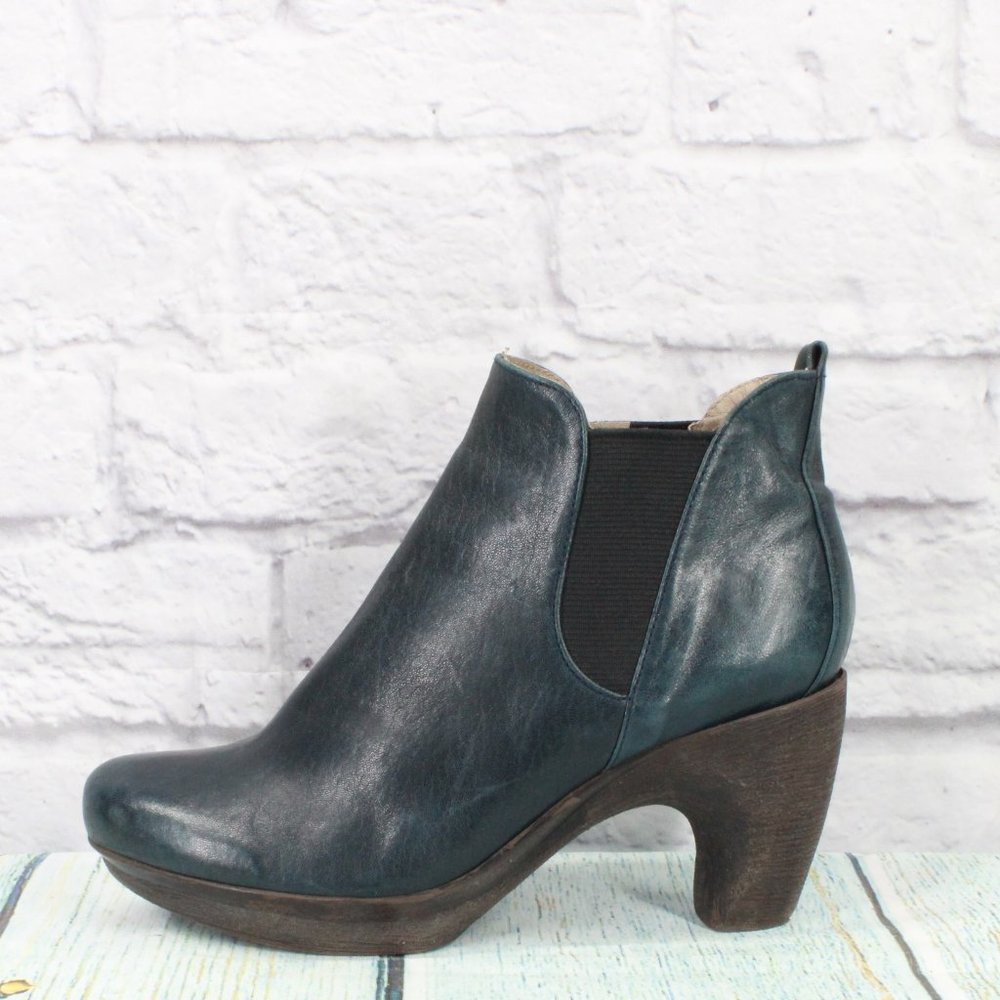Eric Michael Web Shoemakers Blue Leather Slip On Chelsea Boots Size 8 - 8.5 - Picture 1 of 9